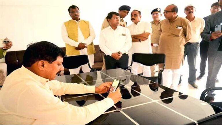 टीकमगढ़: 24 घंटे से धसान नदी में फंसे 2 लोगों का किया गया रेस्क्यू