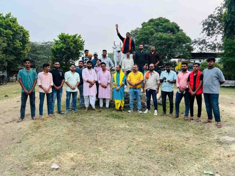सिवनी में गोपाष्टमी पर विश्व हिंदू परिषद बजरंग दल सिवनी द्वारा गौ पूजन का आयोजन