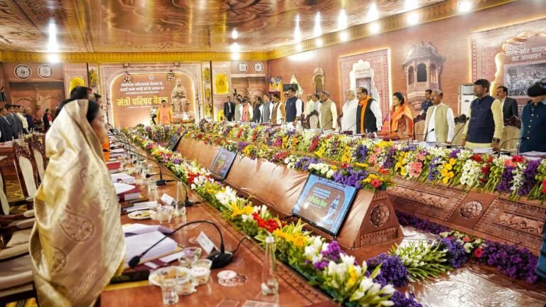 मध्य प्रदेश कैबिनेट में बड़ा फैसला: MP के इन 17 धार्मिक शहरों में शराब पर लगाया प्रतिबंध!
