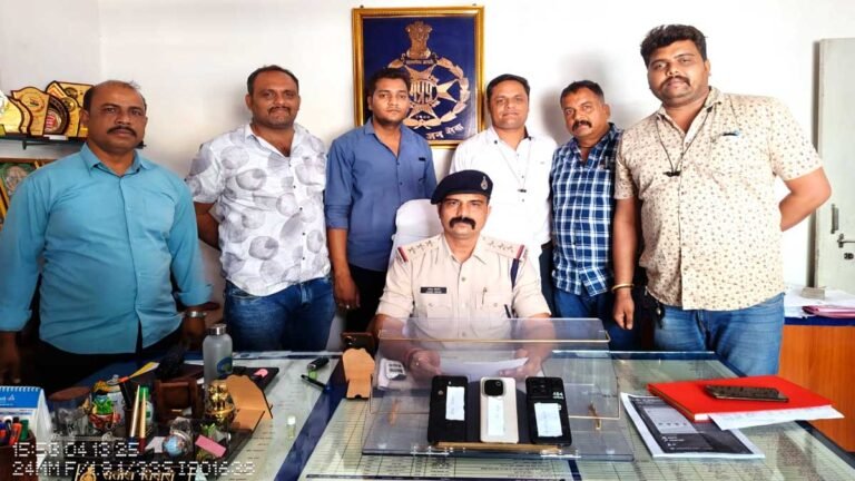 सिवनी से IPL में लग रहा था ONLINE SATTA: पुलिस की 2 स्थानों पर रेड, 3 गिरफ्तार, लाखों का हिसाब मिला