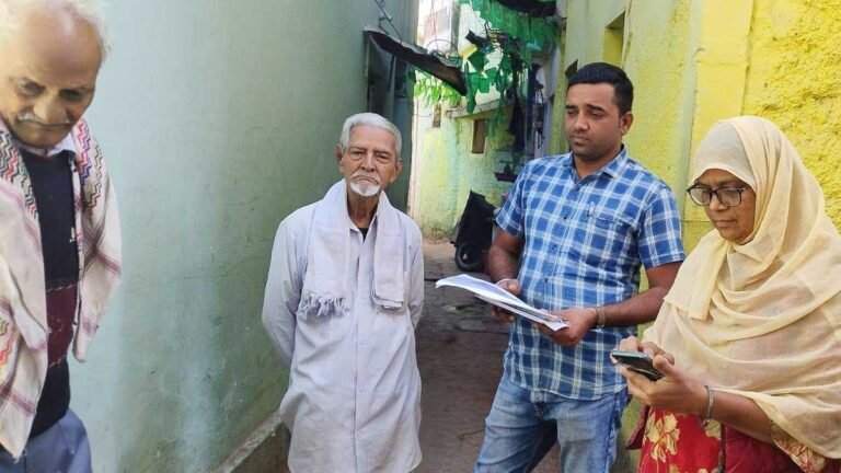 सिवनी: नगर पालिका कर्मचारियों द्वारा प्रतिदिन वार्डों में जाकर की जा रही SAMAGRA E-KYC