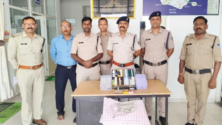 सिवनी: डूण्डासिवनी पुलिस की जुआ फड़ में रेड, 13 जुआरी गिरफ्तार,  8 लाख से अधिक की संपत्ति जब्त; देखें लिस्ट