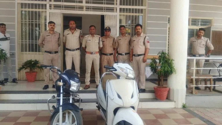सिवनी: मोटरसाइकिल चोर सत्यम और अंशुल गिरफ्तार, कोतवाली पुलिस ने एक्टिवा और स्प्लेंडर प्रो की जप्त