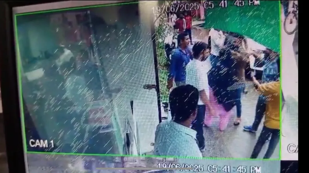 सिवनी: बारापत्थर क्षेत्र में धारदार हथियार से हमला, तीन घायल - VIDEO VIRAL