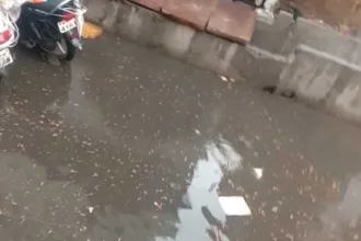 सिवनी: महामाया वार्ड में 10 मिनिट की बारिश से बना वार्ड के अन्दर तालाब; नगरपालिका की खुली पोल