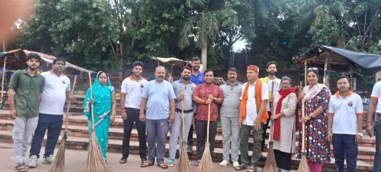 स्वच्छता ही सेवा — बजरंग दल का सेवा सप्ताह: उमा घाट पर चला सफाई अभियान, मातृशक्ति ने भी दिखाया उत्साह