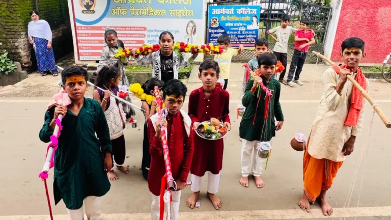 सिवनी में नन्हे भक्तों की अद्भुत आस्था: पिपलेश्वर हनुमान मंदिर से मठ मंदिर तक पहुंची मासूमों की कांवड़ यात्रा