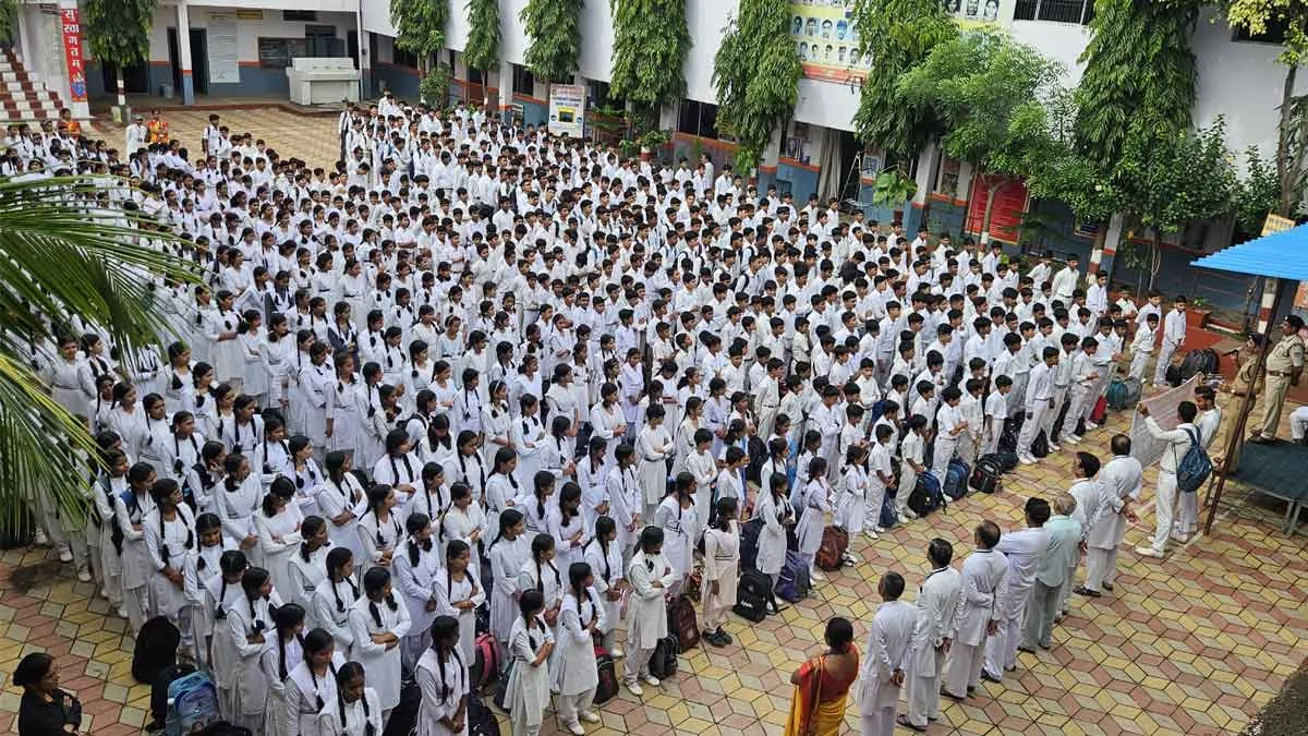 सिवनी पुलिस का "नशे से दूरी है जरूरी" जागरूकता अभियान: केंद्रीय विद्यालय और शिशु मंदिर में हुआ आयोजन