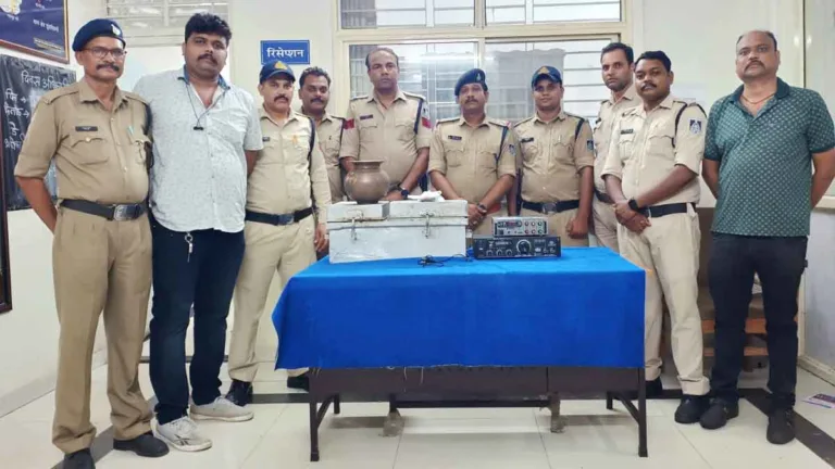 सिवनी: मंदिरों में चोरी करने वाला शातिर चोर मयंक सनोड़िया पुलिस की गिरफ्त में, चोरी का सामान बरामद