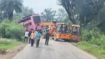 A major accident was averted on Seoni-Balaghat road! A bus full of passengers fell into a ditch – the journey of death continues on the dilapidated road!