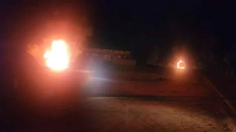 सिवनी: बरघाट पुलिस की नाक के नीचे ढाबे में खाली हो रहा था पेट्रोल-डीजल, टैंकर में लगी भीषण आग से ढाबा खाक!