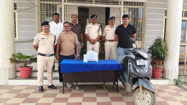 सिवनी में बड़ी कार्रवाई: कोतवाली पुलिस ने गांजा तस्कर को रंगे हाथ पकड़ा, 2 किलो से ज्यादा नशा बरामद