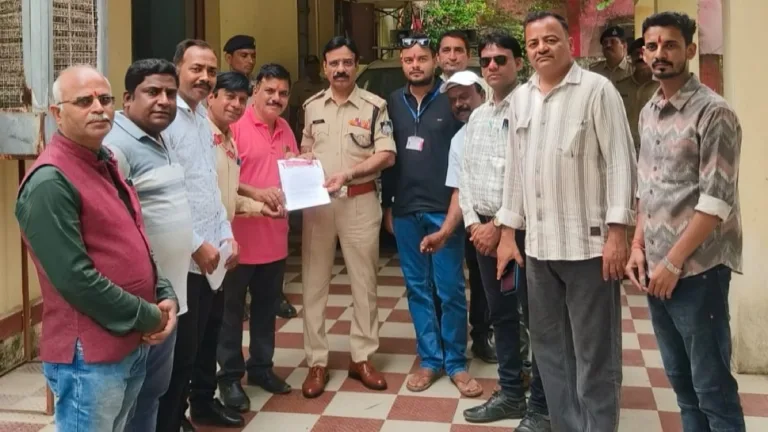 सिवनी: पत्रकार अजय ठाकरे पर झूठा प्रकरण दर्ज होने से मीडिया जगत में नाराज़गी, श्रमजीवी पत्रकार संघ ने सौंपा ज्ञापन