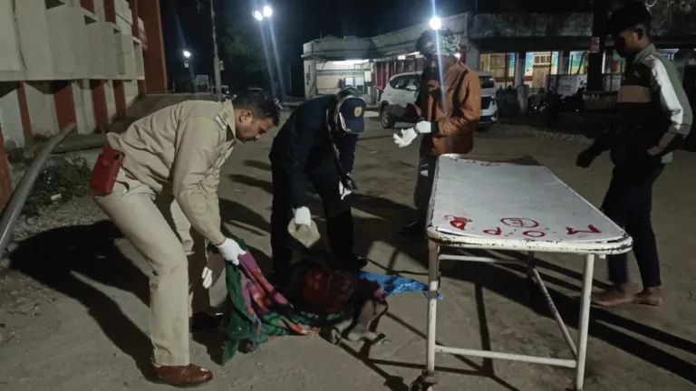 सिवनी पुलिस की मानवीय मिसाल: ठिठुरती रात में बचाई विक्षिप्त महिला की जान