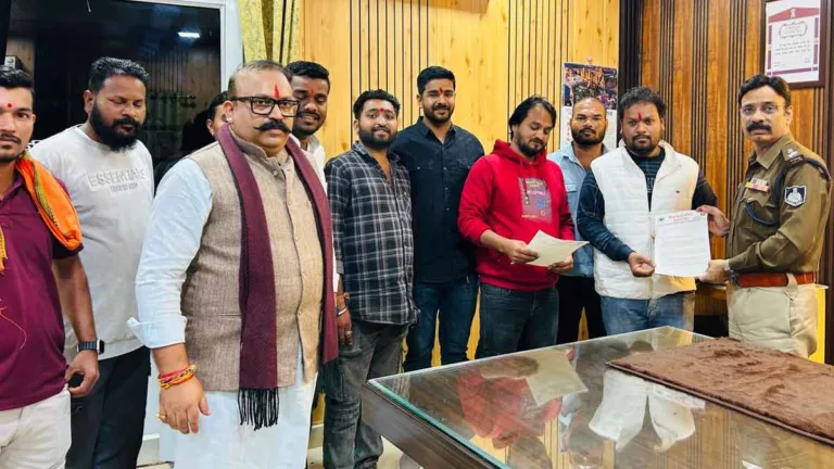 जबलपुर में हिंदू देवी-देवताओं का अपमान, बजरंग दल कार्यकर्ताओं पर हमला; सिवनी में मुख्यमंत्री के नाम सौंपा गया ज्ञापन