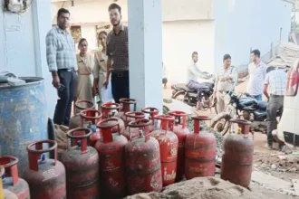 Major revelation in Seoni: 23 illegal gas cylinders found in a house, joint action by the Revenue and Food Departments caused a stir.