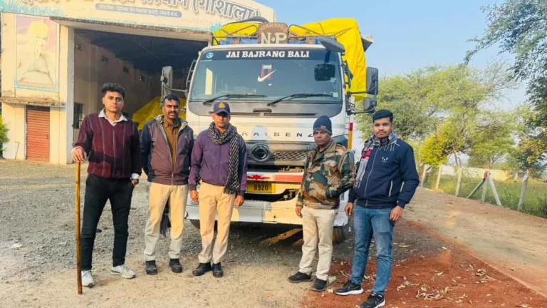 सिवनी: कपड़े में लिपटी 36 भैंसों से भरी गाड़ी पकड़ी गई! यूपी से केरल जा रहे तस्करों का सिवनी में बड़ा खुलासा