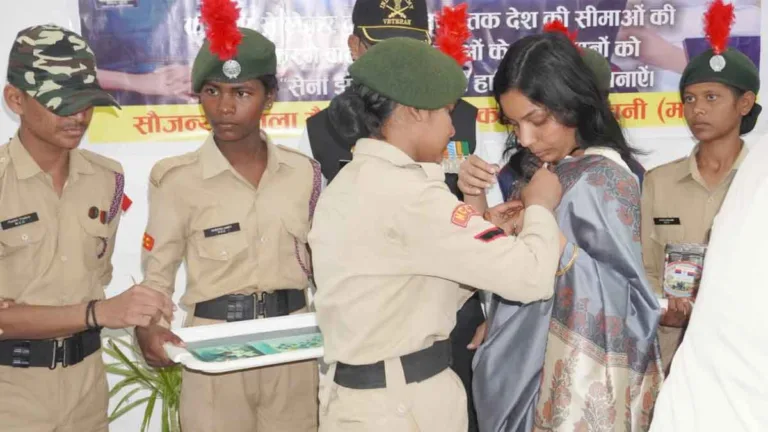 सीमा पर शहीदों को सलाम: सिवनी कलेक्टर शीतला पटले की मौजूदगी में सिवनी में धूमधाम से मनाया गया सशस्त्र झंडा दिवस, भावनाओं से भरा पूरा सभागार!