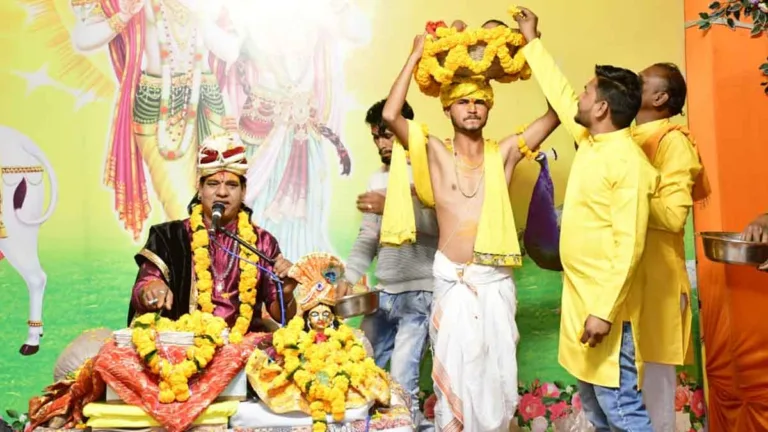 सिवनी के प्रतापगढ़ में भक्ति का महाकुंभ! श्रीमद् भागवत कथा के चौथे दिन मनाया गया भव्य श्रीकृष्ण जन्म उत्सव, “नंद के आनंद भयो” से गूंज उठा पंडाल