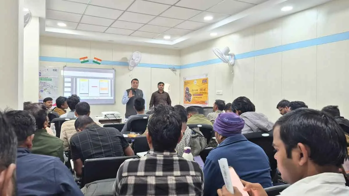 Now lawyers will come to your home! Free legal advice available at your doorstep through Tele-Law service in Seoni; a historic workshop for CSC VLEs concludes.