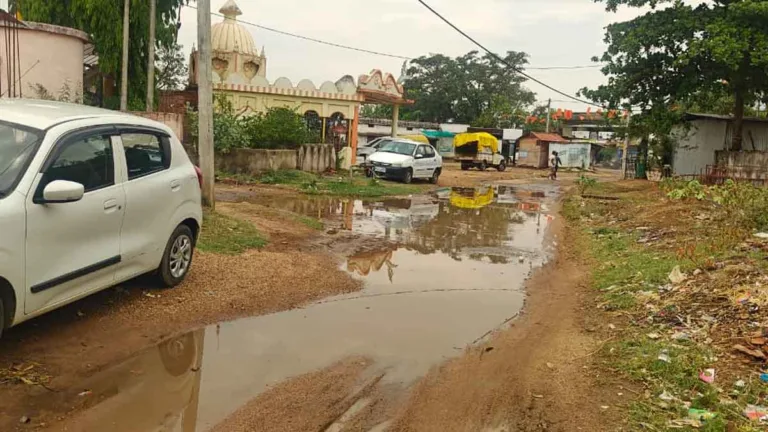 सिवनी: स्वच्छता अभियान के नाम पर खेल! सड़क पर गंदगी, नाली के 4 लाख रु. गायब – पंचायत की लापरवाही उजागर