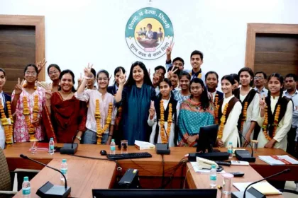 Seoni-Collector-With-Topper