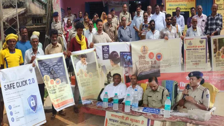गांव-गांव पहुंच रही MP POLICE की साइबर सुरक्षा मुहिम: बरघाट पुलिस ने ग्रामीणों को दिए गए ठगी से बचने के अहम मंत्र – SAFE CLICK 2.0
