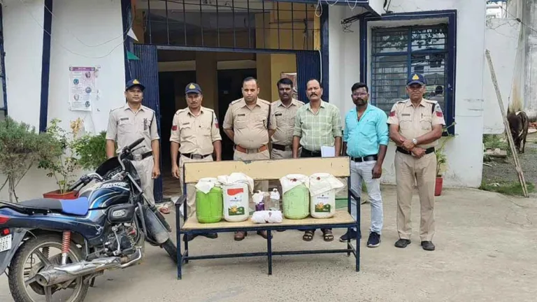 सिवनी में अवैध शराब पर एक्शन: बरघाट पुलिस ने 60 लीटर अवैध महुआ शराब के साथ दो आरोपियों को किया गिरफ्तार