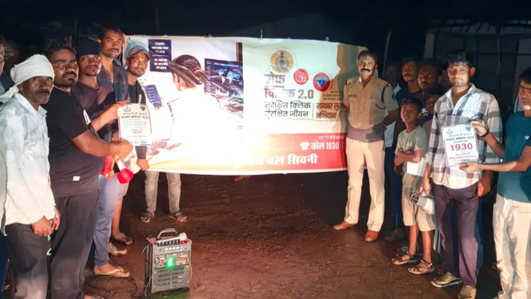 Safe Click 2.0 अभियान के तहत मध्यप्रदेश पुलिस ने स्कूल, गांव, रेलवे स्टेशन और सोशल मीडिया के जरिए लाखों लोगों को किया साइबर जागरूक