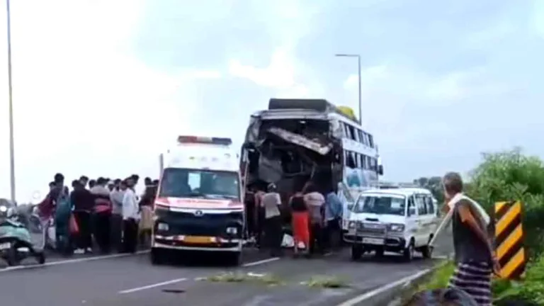 Seoni NH-44 Accident: लखनादौन के सिरमंगनी के पास खड़ी बस में ट्रक घुसा, देवेंद्र पटेल की मौत, 15 घायल