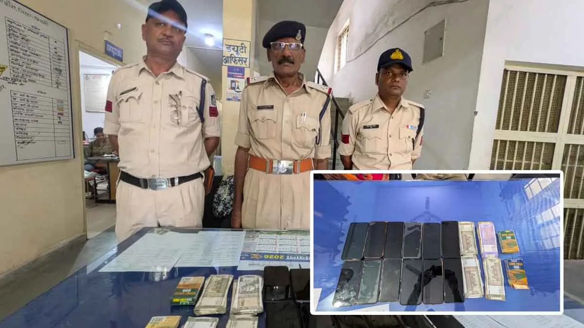 Lakhnadone-Jua लखनादौन में पुलिस द्वारा जुआ खेलते आरोपियों से नकदी, मोबाइल और मोटरसाइकिल जब्त करने की कार्रवाई।