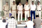 सिवनी के हड्डी गोदाम क्षेत्र में अवैध बूचड़खाने के खिलाफ कोतवाली पुलिस की कार्रवाई।