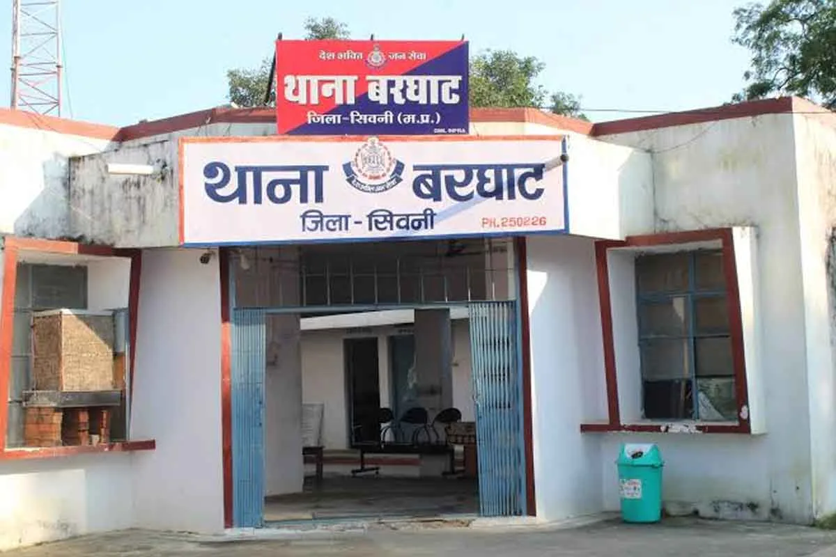 bARGHAT-nEWS बरघाट और धारनाकला बाजारों में मोबाइल चोरी की शिकायतों से जुड़ा प्रतीकात्मक दृश्य।
