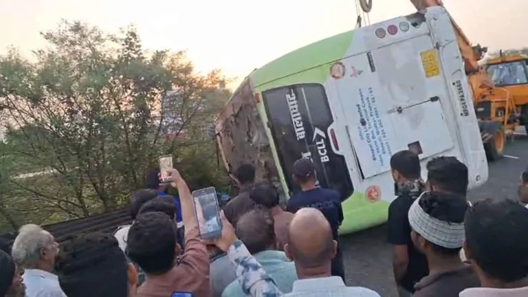 SEONI में बड़ा बस हादसा: BHOPAL से BALAGHAT जा रही सूत्र सेवा बस पलटी, एक यात्री की मौत; दर्जनभर घायल